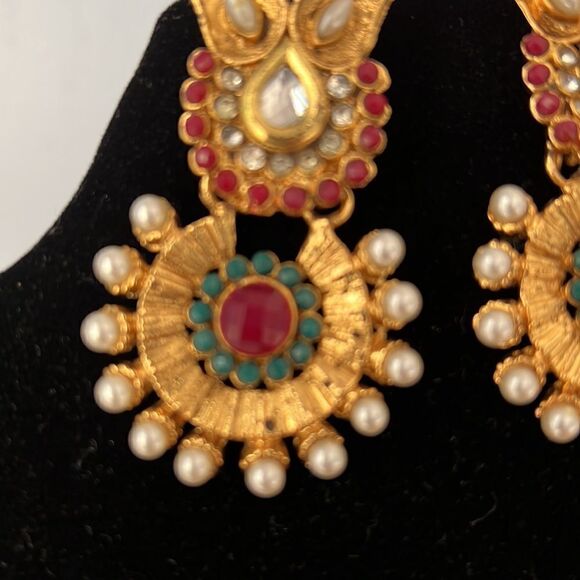 Gorgeous drop earrings - gold tone with colored stones and pearls - Picture 5 of 7